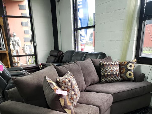 Flea Market «Springfield Flea Market & Gifts», reviews and photos, 1325 E Trafficway St, Springfield, MO 65802, USA