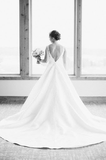 Bridal Shop «Bella Bianca Bridal», reviews and photos, 17W527 E Roosevelt Rd, Oakbrook Terrace, IL 60181, USA