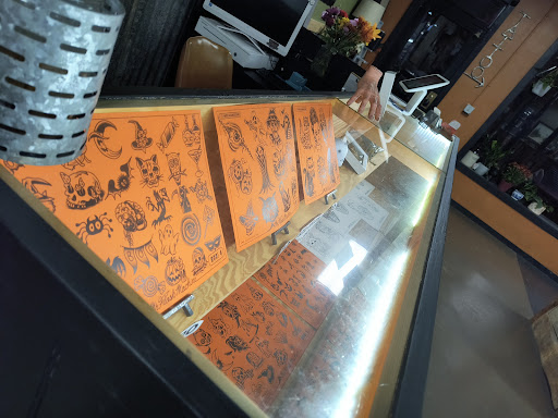 Explore simple flash tattoo ideas, creative tattoo ideas in Elizabethton, available at Pioneer Tattoo Company