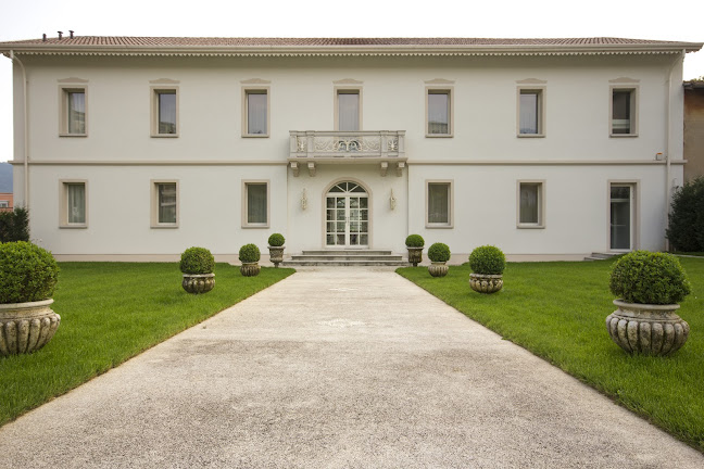 Rezensionen über Living Italian Luxury SA in Mendrisio - Möbelgeschäft