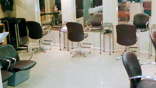 Manuela Jurado Salon