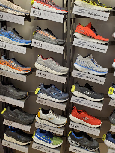 Shoe Store «SKECHERS Retail», reviews and photos, 19575 Biscayne Blvd #1323, Aventura, FL 33180, USA
