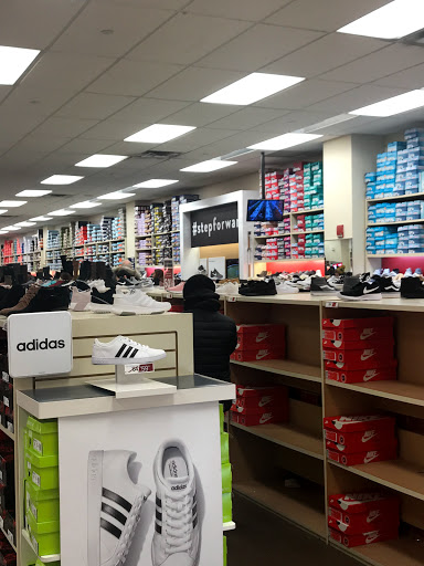 Shoe Store «Famous Footwear», reviews and photos, 40-24 College Point Blvd, Flushing, NY 11354, USA