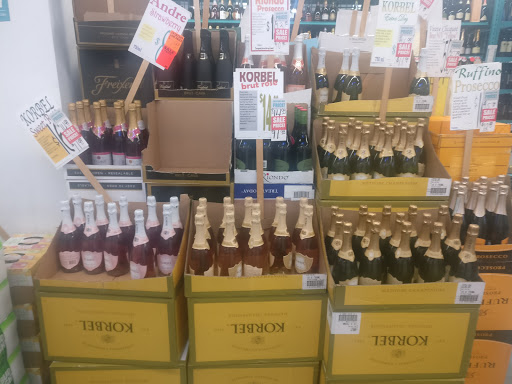 Liquor Store «East Windsor Bottle King», reviews and photos, 385 US-130, East Windsor, NJ 08520, USA