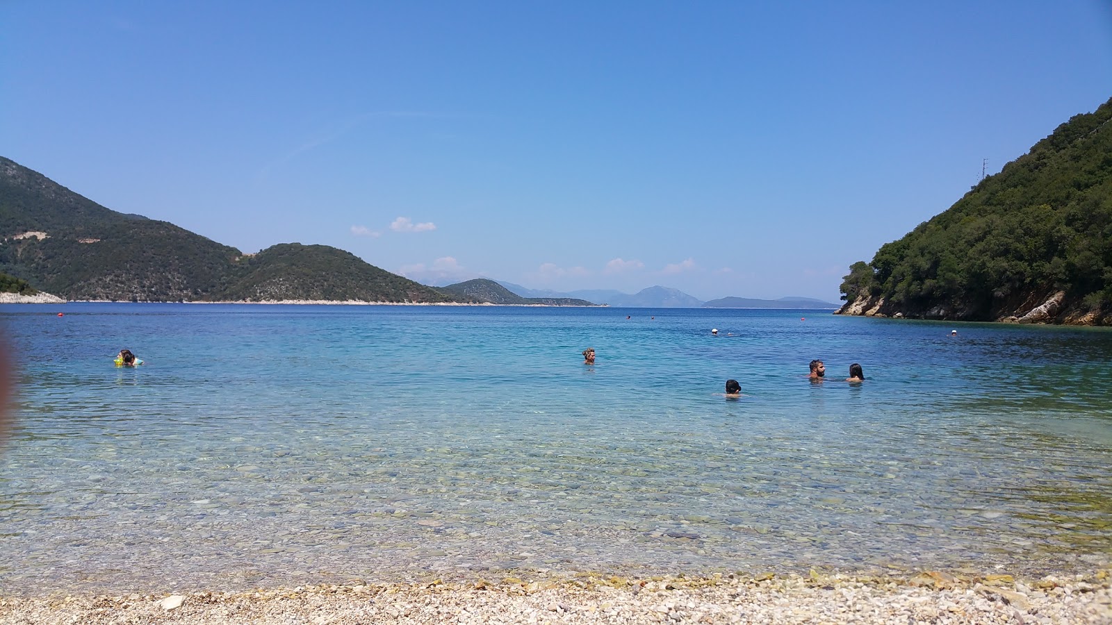 Foto van Mavrona beach II met turquoise puur water oppervlakte