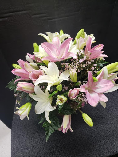 Florist «House Of Arnold Florist», reviews and photos, 4109 Annapolis Rd, Baltimore, MD 21227, USA