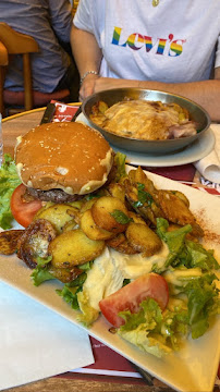 Hamburger du Restaurant français Chez Papa à Paris - n°10