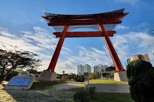 Monumento Colonia Japonesa Jardim Aquarius image