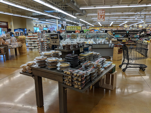 Grocery Store «Fresh Thyme Farmers Market- Naperville», reviews and photos, 790 Royal St George Dr, Naperville, IL 60563, USA