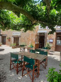 Atmosphère du Restaurant français Auberge des Grenouillats à Saint-Maurice-de-Satonnay - n°1