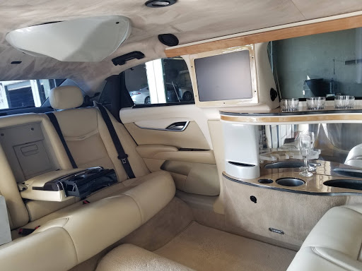 Car Dealer «Clay Cooley Auto Group», reviews and photos, 698 E Airport Fwy, Irving, TX 75026, USA