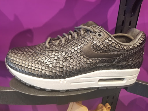 Grocery Store «Blue Parkway Sunfresh», reviews and photos, 4209 E 50th Terrace, Kansas City, MO 64130, USA