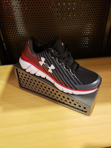 Clothing Store «Under Armour Factory House», reviews and photos, 1155 Buck Creek Rd c300, Simpsonville, KY 40067, USA