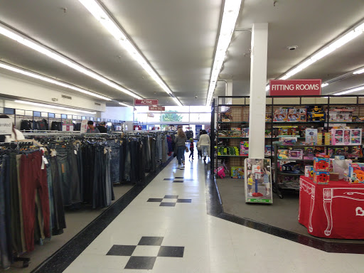 Clothing Store «Burlington Coat Factory», reviews and photos, 196 E Main St, Patchogue, NY 11772, USA