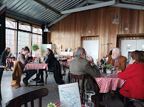 Atmosphère du Restaurant Chez Grand'Mère à Les Ormes-sur-Voulzie - n°9