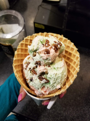 Ice Cream Shop «Cold Stone Creamery», reviews and photos, 993 Central Park Ave, Scarsdale, NY 10583, USA