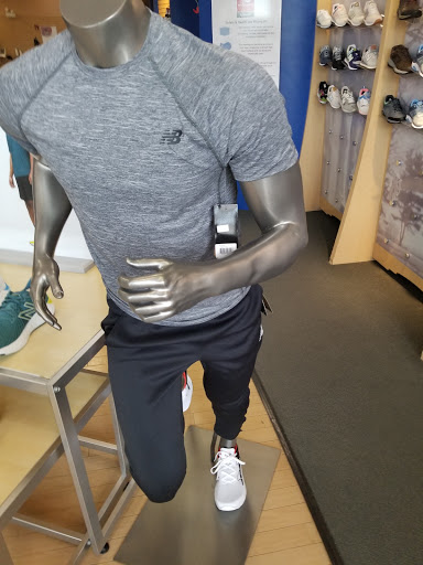 Shoe Store «New Balance Chicago», reviews and photos, 2369 N Clark Street, Chicago, IL 60614, USA