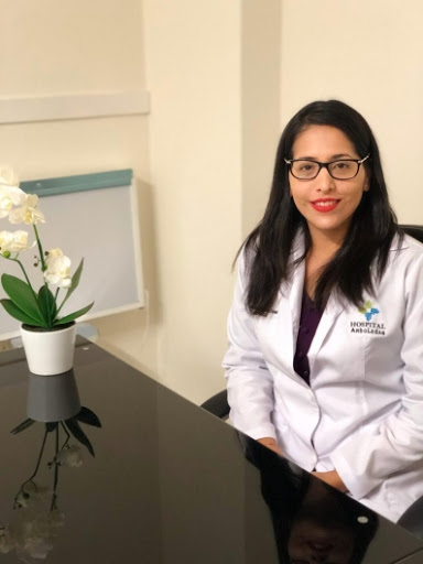 Dra. Linda Karely Alvarez Faviel, Hematólogo
