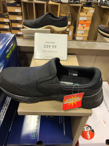 Shoe Store «DSW Designer Shoe Warehouse», reviews and photos, 907 Haddonfield Rd, Cherry Hill, NJ 08002, USA