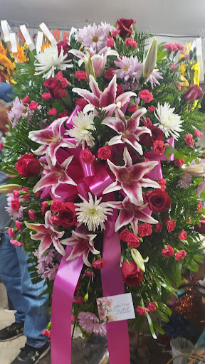 Florist «Davany Flowers & Pinatas», reviews and photos, 522 Cupples Rd, San Antonio, TX 78237, USA
