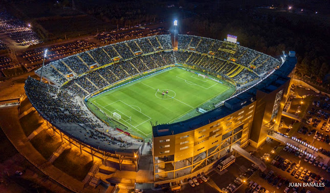 Estadio Campeón del Siglo - Campo de fútbol