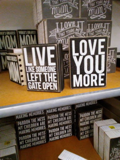 Department Store «Boston Store Clearance Center», reviews and photos, 5659 S 27th St, Milwaukee, WI 53221, USA