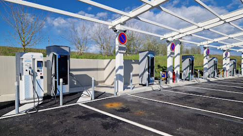 Borne de recharge de véhicules électriques ENGIE Station de recharge Villeneuve-l'Archevêque