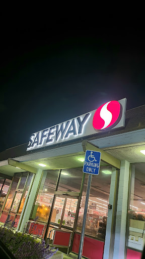 Grocery Store «Safeway», reviews and photos, 30 Chestnut Ave, South San Francisco, CA 94080, USA