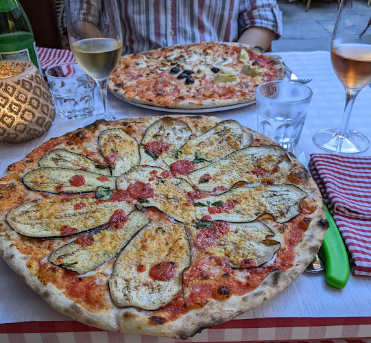 Kommentare und Rezensionen über Pizzeria Cortile