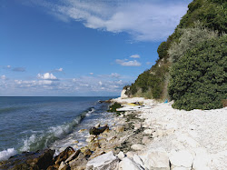 Photo de Plyazh Zelenka entouré de montagnes