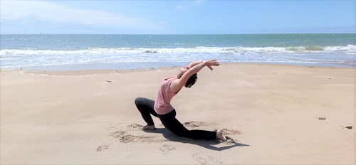 Cours de yoga Delphine AUBOUR - Yoga Tours Nord - Notre Dame d'Oé Tours