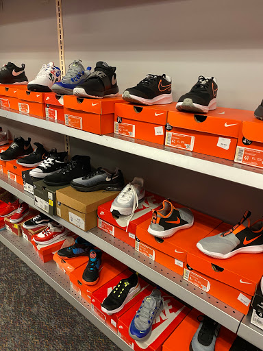 Shoe Store «Shoe Carnival», reviews and photos, 2540 Cumberland Blvd SE, Smyrna, GA 30080, USA