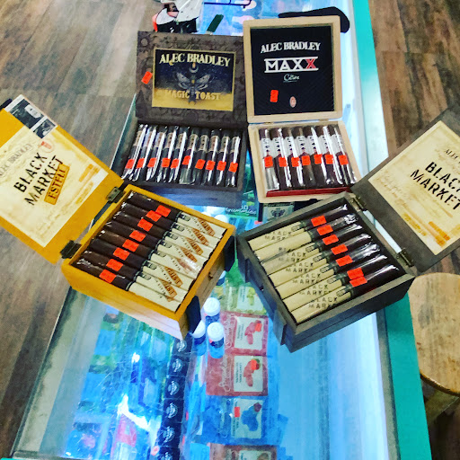 Tobacco Shop «J & J Tobacco», reviews and photos, 3273 Berlin Turnpike, Newington, CT 06111, USA