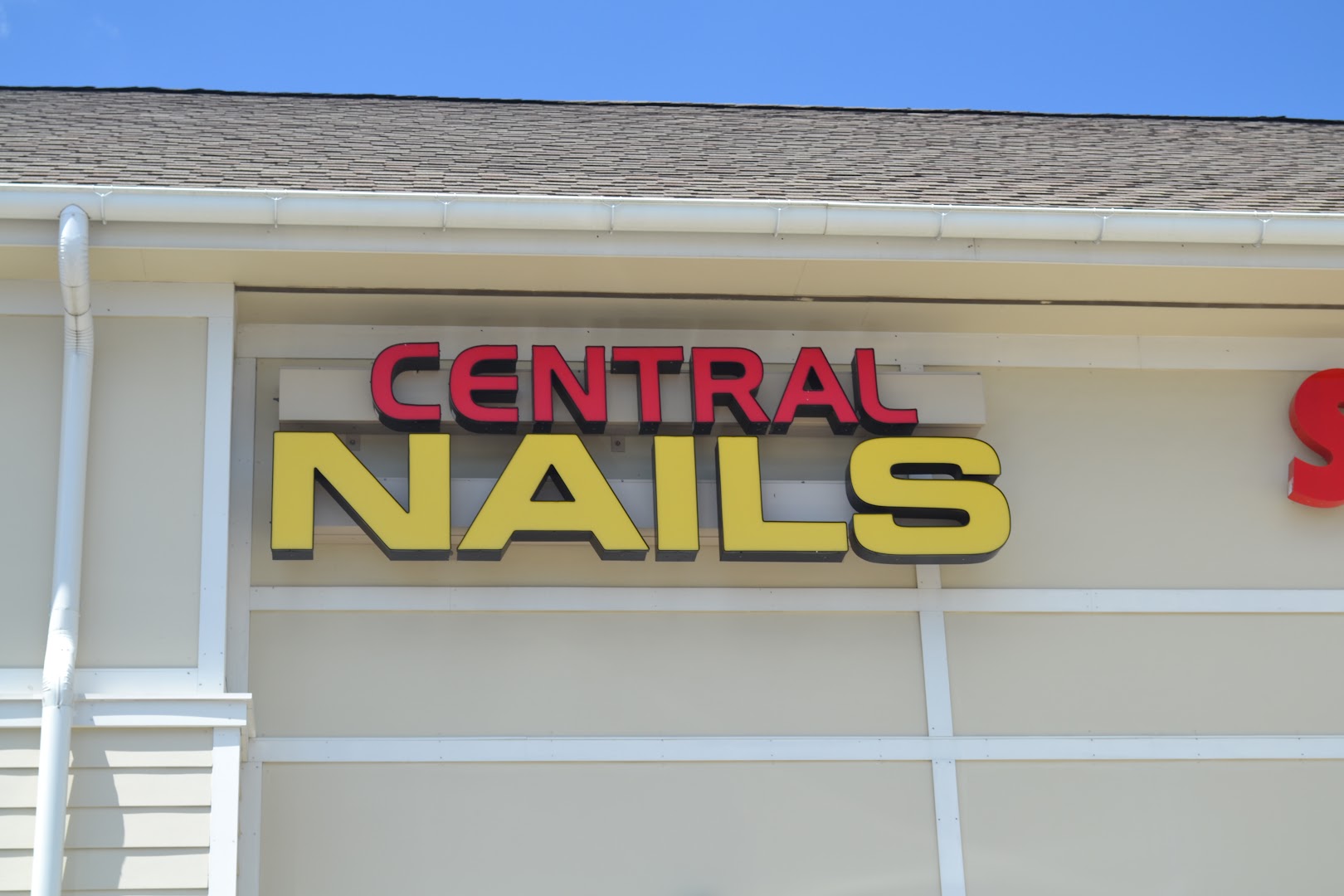Central Nails