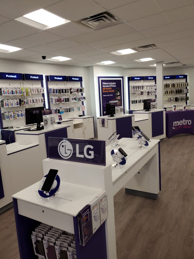 Cell Phone Store «MetroPCS Corporate Store», reviews and photos, 150 Market St, Newark, NJ 07102, USA