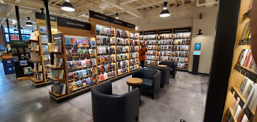 Book Store «Amazon Books», reviews and photos, 3441 N Southport Ave, Chicago, IL 60657, USA