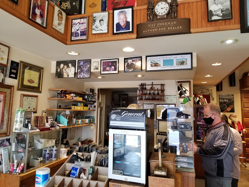 Tobacco Shop «Palm Desert Tobacco», reviews and photos, 73-580 El Paseo D, Palm Desert, CA 92260, USA
