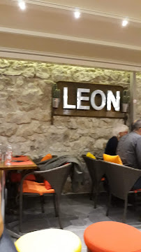 Atmosphère du Restaurant français Restaurant Chez Léon à Vallon-Pont-d'Arc - n°20