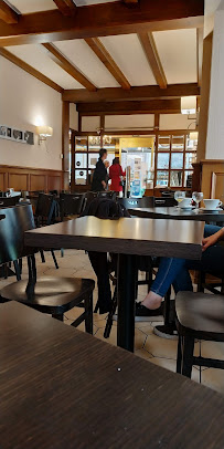 Atmosphère du Restaurant servant le petit-déjeuner Pâtisserie Salon de Thé J-C Clergue à Colmar - n°19