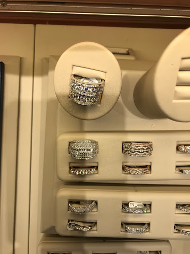 Jewelry Store «Zales - The Diamond Store», reviews and photos, 6020 82nd St, Indianapolis, IN 46250, USA