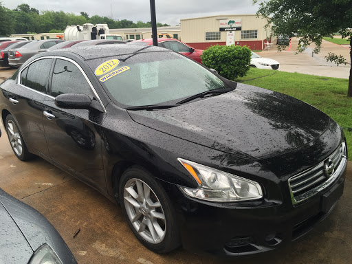 Used Car Dealer «LAKE CITY INVESTMENT, PRE-OWNED CAR DEALER», reviews and photos, 980 N Mill St, Lewisville, TX 75057, USA
