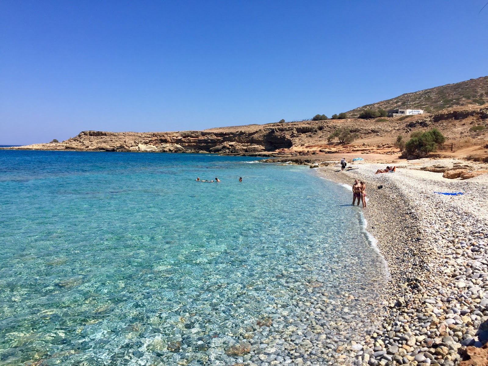 Φωτογραφία του Agios Antonios με μπεζ βότσαλα επιφάνεια