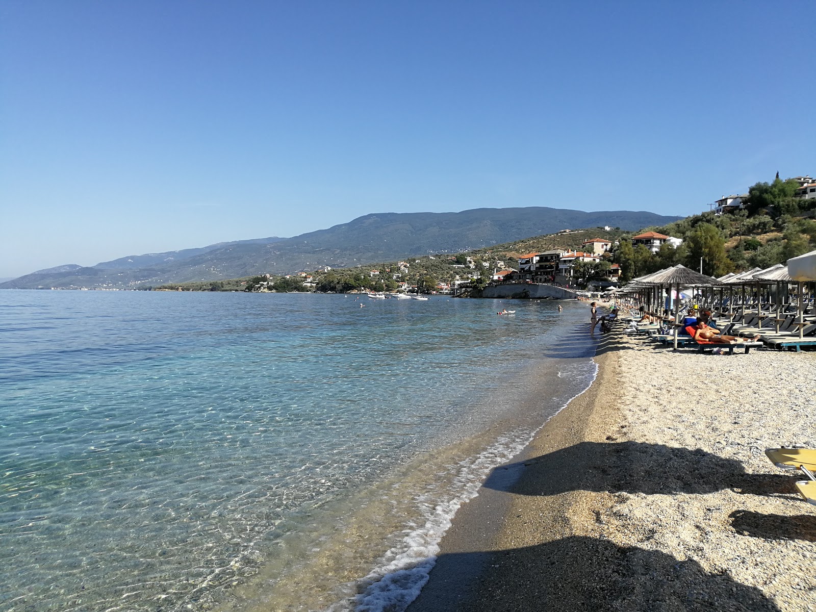 Foto af Ampovos beach med brun fin sten overflade