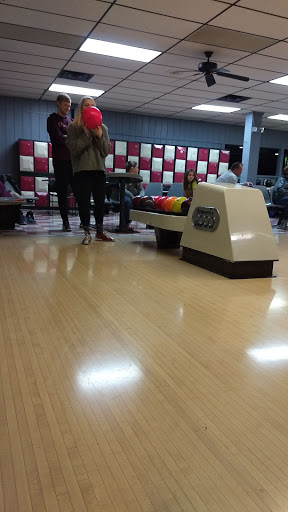 Bowling Alley «Red Circle Bar & Lanes», reviews and photos, 6056 State Rd, Cleveland, OH 44134, USA