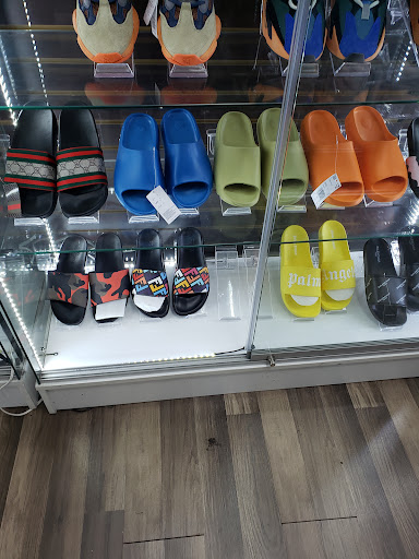 Discount Store «Greenbriar Discount Mall», reviews and photos, 2975 Headland Dr SW, Atlanta, GA 30311, USA