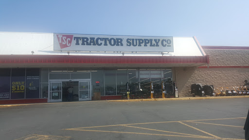 Home Improvement Store «Tractor Supply Co.», reviews and photos, 1212 N Queen St, Martinsburg, WV 25404, USA