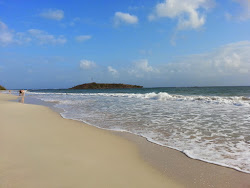 Photo de Grande terre beach avec rivage droit, long