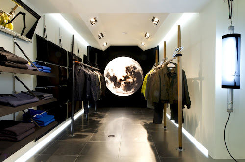 Magasin de vêtements pour hommes Stone Island Paris