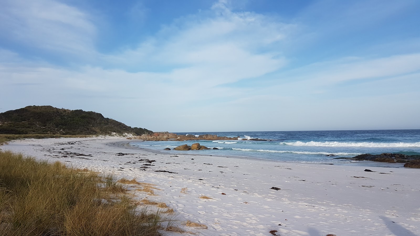 Fotografija Jeanneret Campsite Beach nahaja se v naravnem okolju