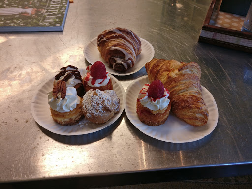 Dessert Shop «Le Petit Sweet», reviews and photos, 110 W 5th Ave, Mt Dora, FL 32757, USA
